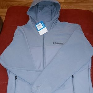 columbia barr lake hooded softshell